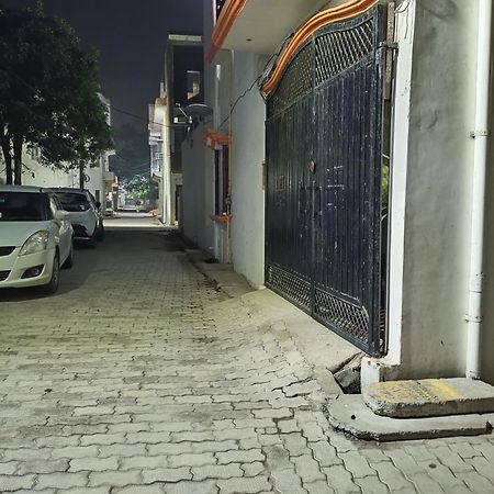 Girija Shail Bhavan Ayodhya Esterno foto
